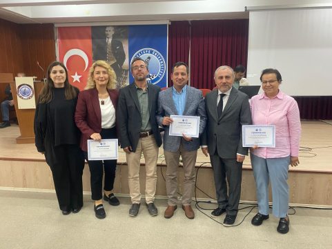 Akademik Kurulda 2209-A Projelerindeki Başarılarından Ötürü Kimya Bölümü Akademisyenlerine Dekanlık Tarafından Teşekkür Belgeleri Takdim Edildi